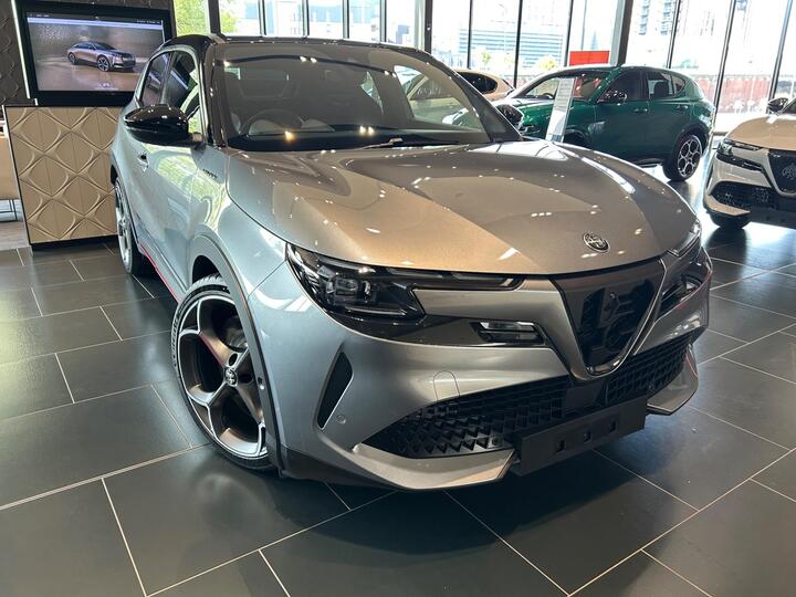Alfa Romeo Junior 54kWh Elettrica Veloce Auto 5dr