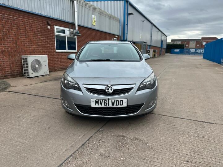 Vauxhall Astra 2.0 CDTi EcoFLEX SRi Euro 5 (s/s) 5dr Vauxhall Astra 2.0 CDTi EcoFLEX SRi Euro 5 (s/s) 5dr