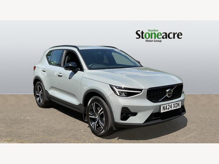 Volvo XC40 2.0 B4 MHEV Plus Dark DCT Auto Euro 6 (s/s) 5dr