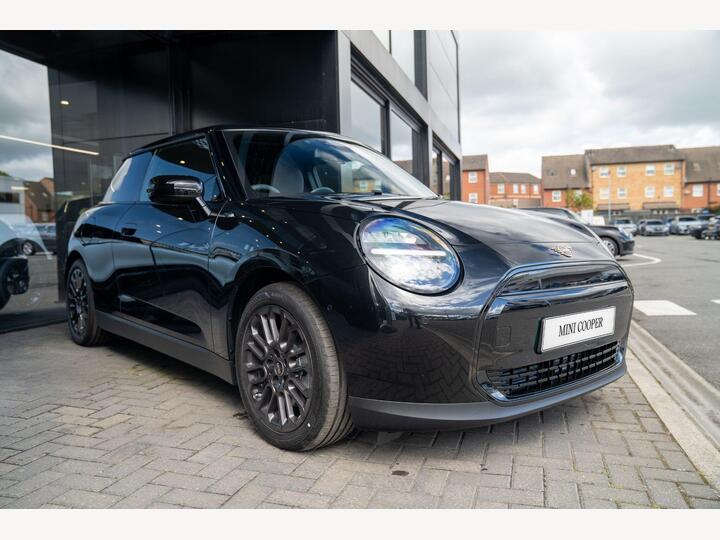 MINI Electric Cooper E 40.7kWh Monochrome Auto 3dr