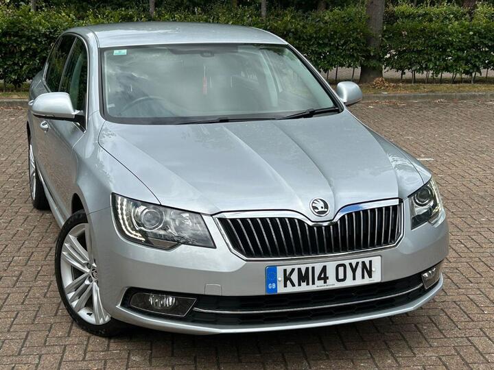 Skoda SUPERB 2.0 TDI Elegance DSG 4WD Euro 5 (s/s) 5dr