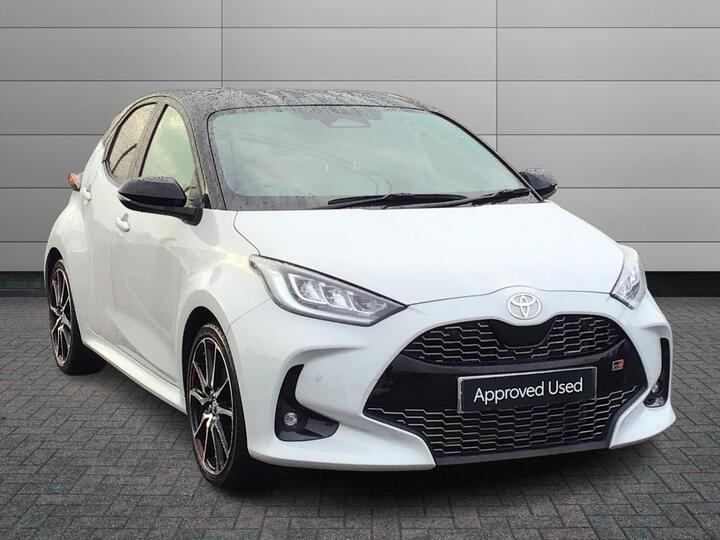 Toyota Yaris 1.5 VVT-h GR SPORT E-CVT Euro 6 (s/s) 5dr Toyota Yaris 1.5 VVT-h GR SPORT E-CVT Euro 6 (s/s) 5dr