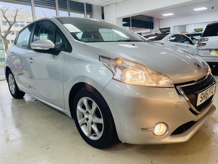Peugeot 208 1.2 VTi PureTech Active Euro 6 5dr Peugeot 208 1.2 VTi PureTech Active Euro 6 5dr