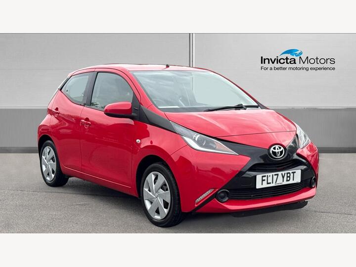 Toyota Aygo 1.0 VVT-i X-play Euro 6 5dr Toyota Aygo 1.0 VVT-i X-play Euro 6 5dr