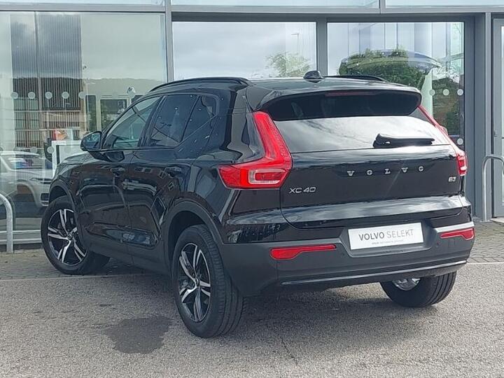 Volvo XC40 2.0 B3 MHEV Plus Dark DCT Auto Euro 6 (s/s) 5dr