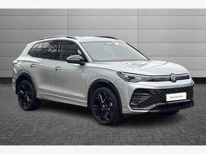 Volkswagen Tiguan 1.5 TSI EHybrid 19.7kWh R-Line DSG Euro 6 (s/s) 5dr Volkswagen Tiguan 1.5 TSI EHybrid 19.7kWh R-Line DSG Euro 6 (s/s) 5dr