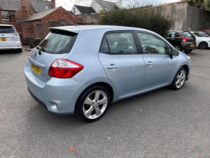 Toyota Auris 1.8 VVT-h T4 CVT Euro 5 (s/s) 5dr Toyota Auris 1.8 VVT-h T4 CVT Euro 5 (s/s) 5dr