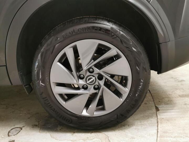 Nissan Qashqai 1.3 DIG-T MHEV Acenta Premium Euro 6 (s/s) 5dr