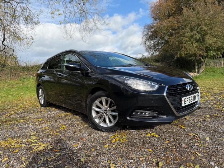 Hyundai I40 1.7 CRDi Blue Drive SE Nav Tourer Euro 6 (s/s) 5dr Hyundai I40 1.7 CRDi Blue Drive SE Nav Tourer Euro 6 (s/s) 5dr