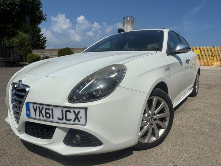 Alfa Romeo GIULIETTA 1.6 JTDM-2 Veloce Euro 5 (s/s) 5dr Alfa Romeo GIULIETTA 1.6 JTDM-2 Veloce Euro 5 (s/s) 5dr