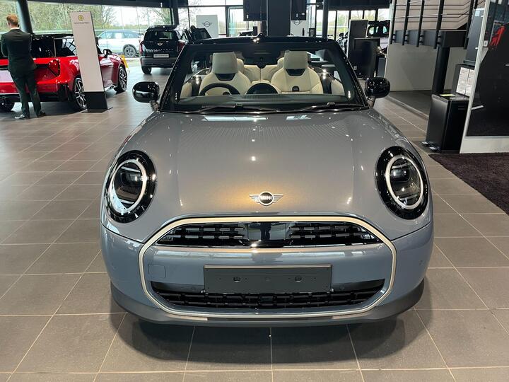 MINI Cooper Convertible 2.0C Exclusive Steptronic Euro 6 (s/s) 2dr