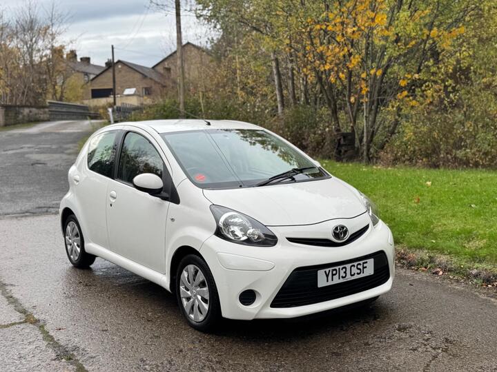 Toyota AYGO 1.0 VVT-i Ice Euro 5 5dr Toyota AYGO 1.0 VVT-i Ice Euro 5 5dr