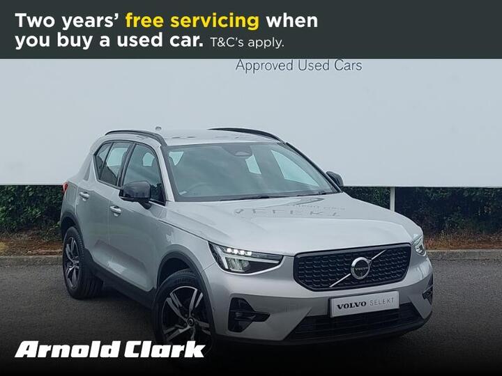 Volvo XC40 2.0 B3 MHEV Plus Dark DCT Auto Euro 6 (s/s) 5dr