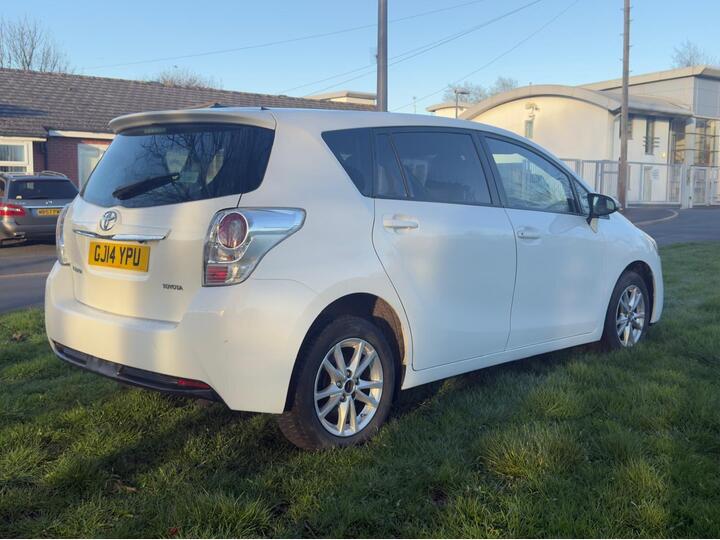 Toyota Verso 1.6 D-4D Icon Euro 5 (s/s) 5dr Toyota Verso 1.6 D-4D Icon Euro 5 (s/s) 5dr