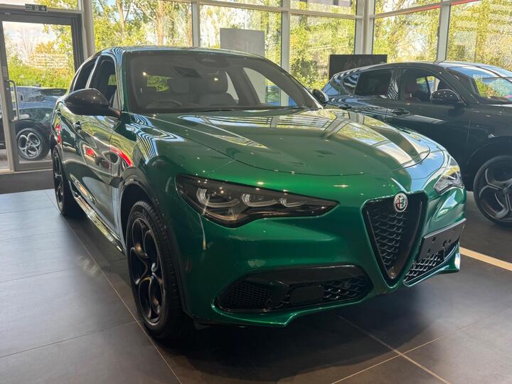 Alfa Romeo Stelvio 2.0T Intensa Auto Q4 AWD Euro 6 (s/s) 5dr