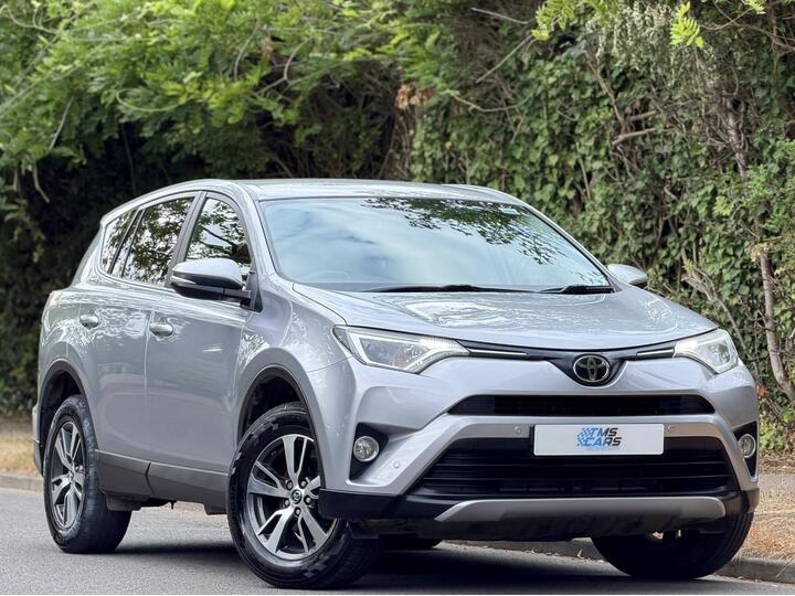 Toyota RAV4 2.0 D-4D Business Edition Plus Euro 6 (s/s) 5dr (Safety Sense, Nav)