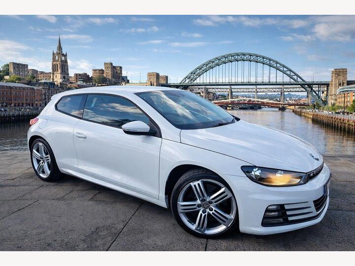Volkswagen Scirocco 2.0 TDI R-Line DSG Euro 6 (s/s) 3dr Volkswagen Scirocco 2.0 TDI R-Line DSG Euro 6 (s/s) 3dr