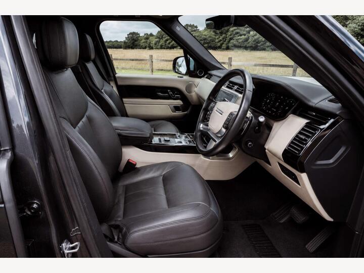 Land Rover RANGE ROVER 2.0 P400e 13.1kWh Vogue Auto 4WD Euro 6 (s/s) 5dr Land Rover RANGE ROVER 2.0 P400e 13.1kWh Vogue Auto 4WD Euro 6 (s/s) 5dr