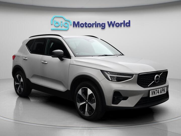 Volvo XC40 2.0 B3 MHEV Plus Dark DCT Auto Euro 6 (s/s) 5dr