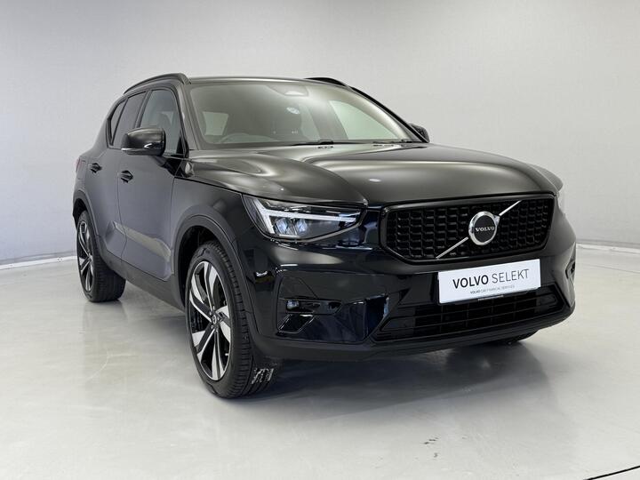 Volvo XC40 2.0 B3 MHEV Plus Dark DCT Auto Euro 6 (s/s) 5dr
