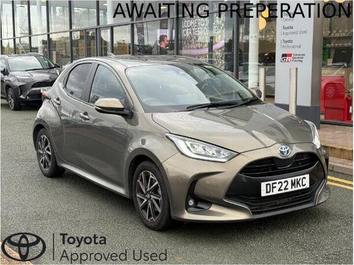 Toyota Yaris 1.5 VVT-h Design E-CVT Euro 6 (s/s) 5dr Toyota Yaris 1.5 VVT-h Design E-CVT Euro 6 (s/s) 5dr