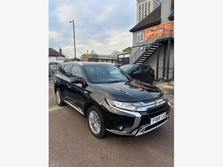 Mitsubishi Outlander 2.4h TwinMotor 13.8kWh Dynamic CVT 4WD Euro 6 (s/s) 5dr