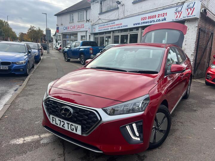 Hyundai IONIQ 1.6 H-GDi Premium DCT Euro 6 (s/s) 5dr Hyundai IONIQ 1.6 H-GDi Premium DCT Euro 6 (s/s) 5dr
