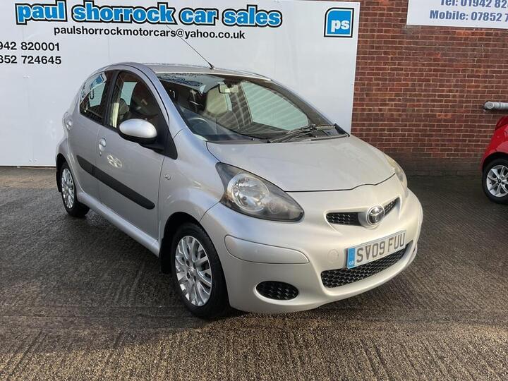 Toyota AYGO HATCHBACK 1.0 VVT-i Platinum Euro 4 5dr Toyota AYGO HATCHBACK 1.0 VVT-i Platinum Euro 4 5dr