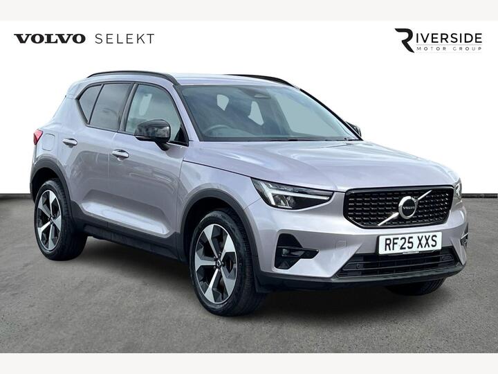 Volvo XC40 2.0 B3 MHEV Plus Dark DCT Auto Euro 6 (s/s) 5dr