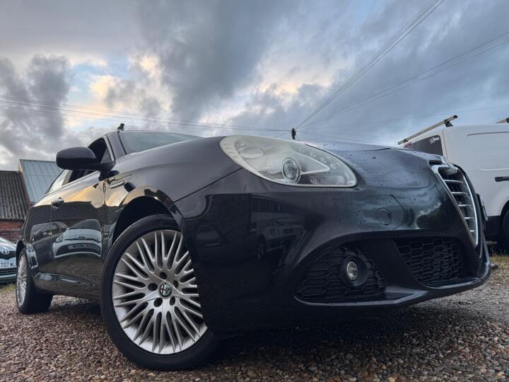 Alfa Romeo Giulietta 2.0 JTDM-2 Lusso TCT Euro 5 (s/s) 5dr Alfa Romeo Giulietta 2.0 JTDM-2 Lusso TCT Euro 5 (s/s) 5dr