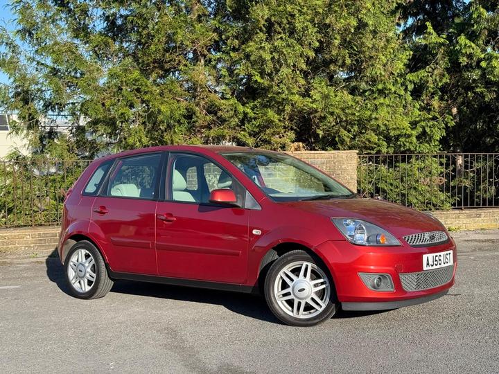 Ford Fiesta 1.4 Ghia 5dr