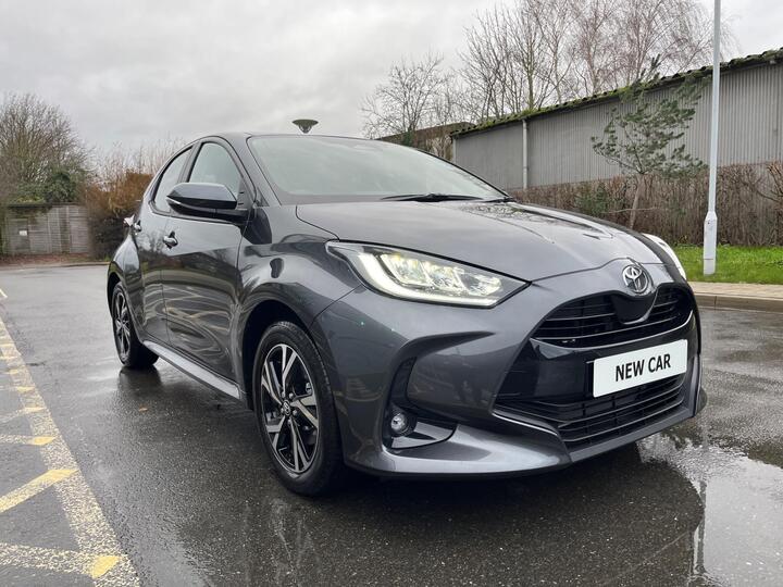 Toyota Yaris 1.5 VVT-h Design E-CVT Euro 6 (s/s) 5dr