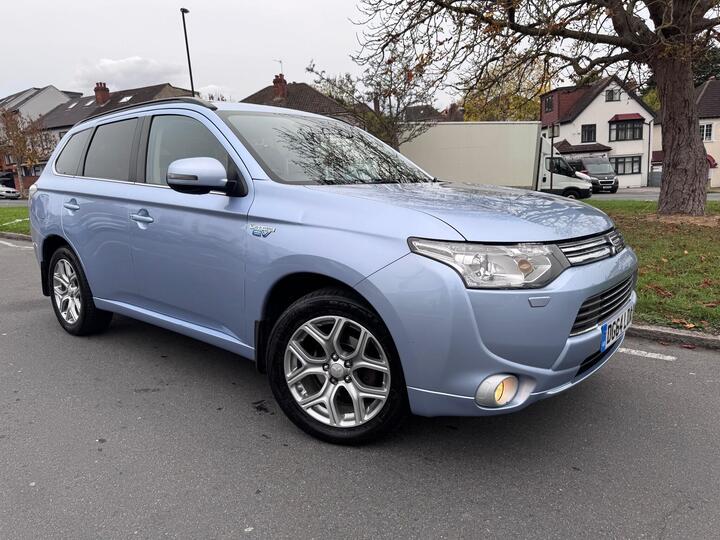Mitsubishi Outlander 2.0h 12kWh GX4h CVT 4WD Euro 5 (s/s) 5dr Mitsubishi Outlander 2.0h 12kWh GX4h CVT 4WD Euro 5 (s/s) 5dr
