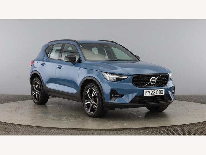 Volvo XC40 2.0 B3 MHEV Plus Dark DCT Auto Euro 6 (s/s) 5dr