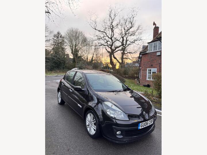 Renault Clio 1.6 VVT Initiale 5dr Renault Clio 1.6 VVT Initiale 5dr