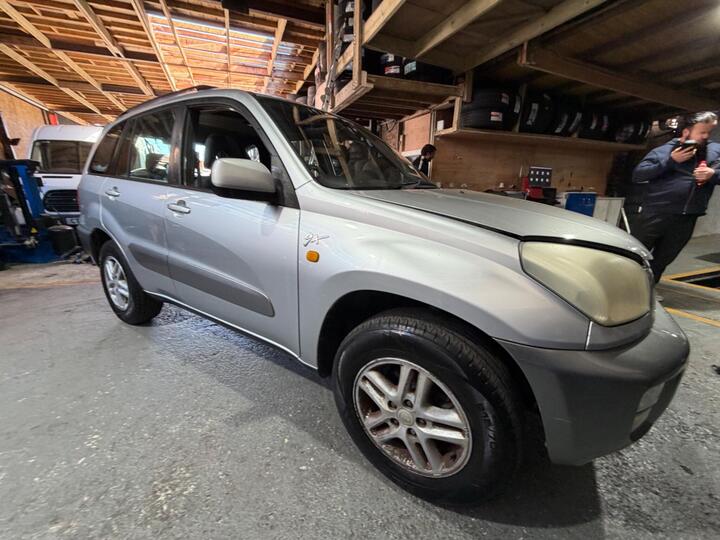 Toyota RAV4 2.0 VVT-i GX 4WD 5dr