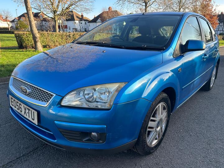 Ford Focus 1.6 Ghia 5dr