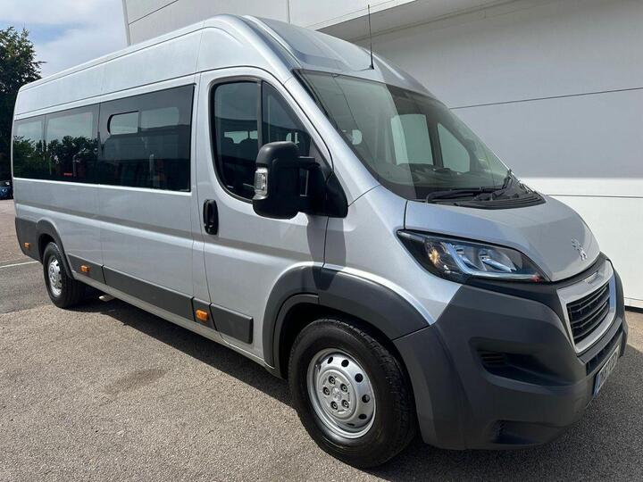 Peugeot BOXER 2.0 BlueHDi 435 17 Seater 5dr Diesel Manual L4 H2 Euro 6 (130 Ps) Peugeot BOXER 2.0 BlueHDi 435 17 Seater 5dr Diesel Manual L4 H2 Euro 6 (130 Ps)
