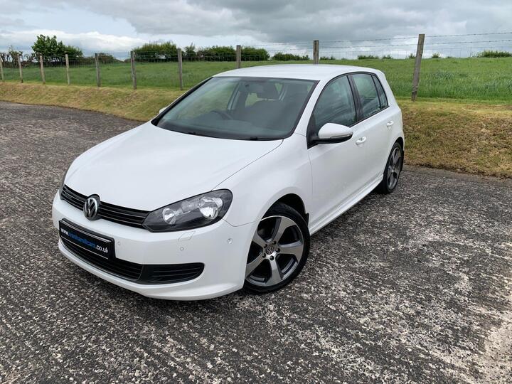 Volkswagen Golf 1.6 TDI BlueMotion Euro 5 (s/s) 5dr Volkswagen Golf 1.6 TDI BlueMotion Euro 5 (s/s) 5dr
