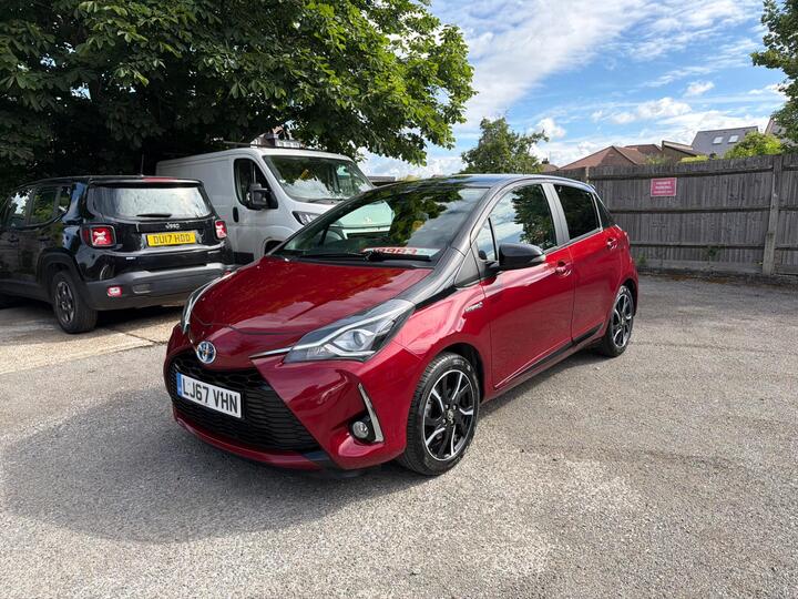 Toyota Yaris 1.5 VVT-h Blue Bi-Tone E-CVT Euro 6 (s/s) 5dr