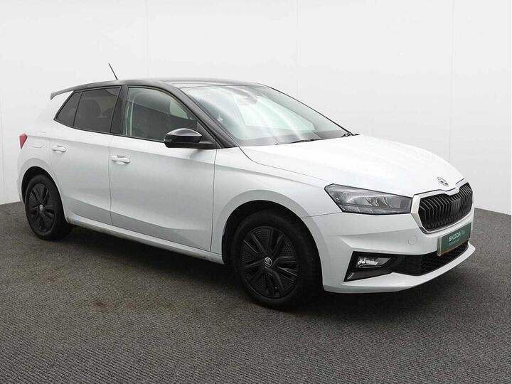 Skoda Fabia 1.0 MPI Colour Edition Euro 6 (s/s) 5dr Skoda Fabia 1.0 MPI Colour Edition Euro 6 (s/s) 5dr