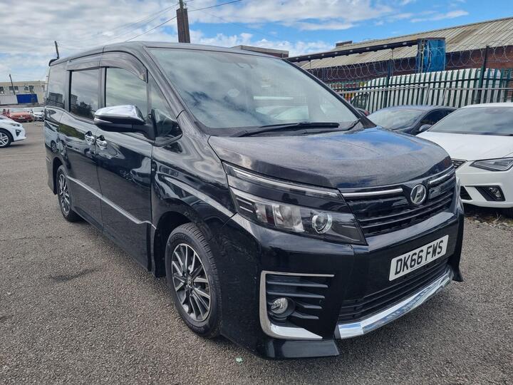 Toyota Voxy AUTO 7 SEATS LOW MILES SAT NAV NICE