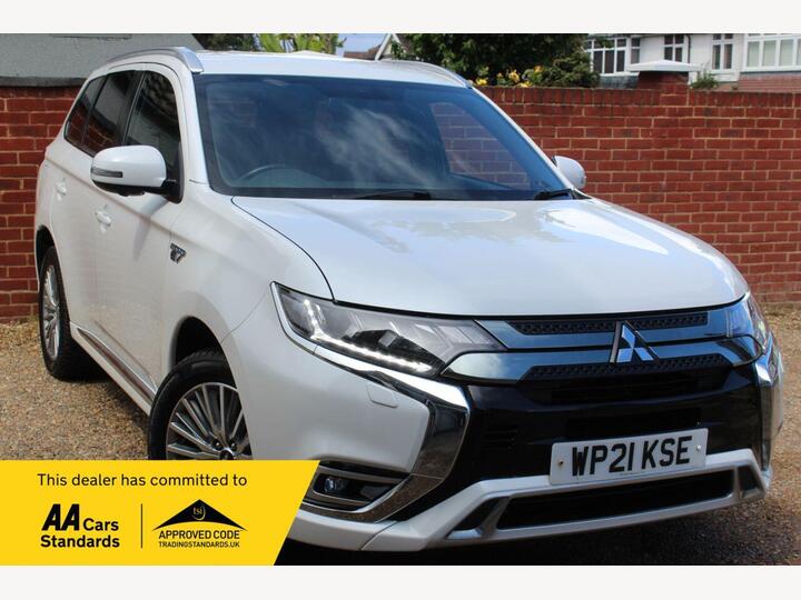 Mitsubishi OUTLANDER 2.4h TwinMotor 13.8kWh Exceed CVT 4WD Euro 6 (s/s) 5dr Mitsubishi OUTLANDER 2.4h TwinMotor 13.8kWh Exceed CVT 4WD Euro 6 (s/s) 5dr