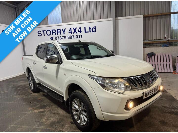 Mitsubishi L200 2.4 DI-D DC Titan 4WD Euro 5 4dr Mitsubishi L200 2.4 DI-D DC Titan 4WD Euro 5 4dr