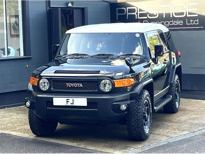 Toyota FJ Cruiser 4.0 V6 4X4 AUTO. RIGHT HAND DRIVE