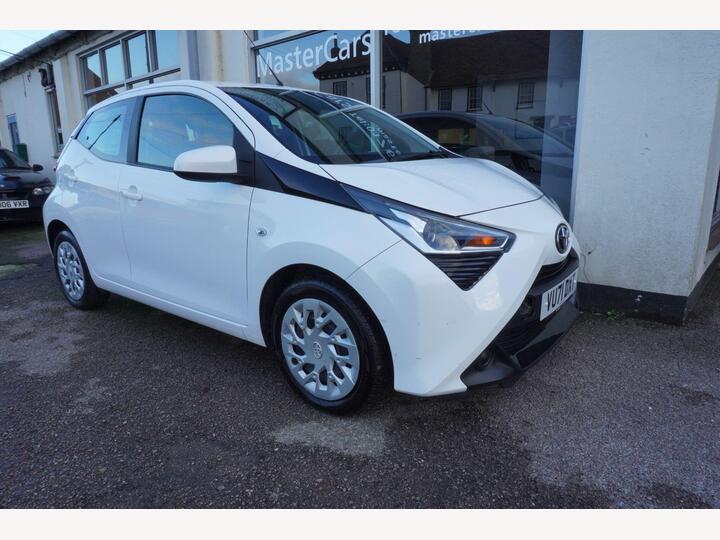 Toyota AYGO 1.0 VVT-i X-play Euro 6 (s/s) 5dr Toyota AYGO 1.0 VVT-i X-play Euro 6 (s/s) 5dr