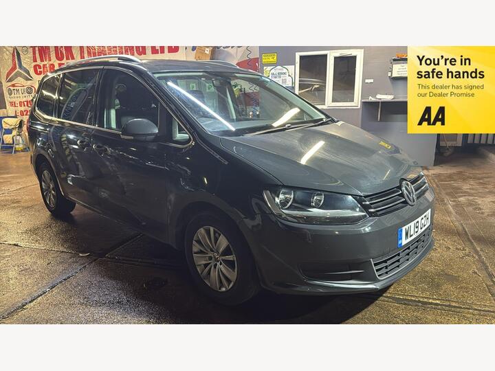Volkswagen Sharan 2.0 TDI SE Nav DSG Euro 6 (s/s) 5dr Volkswagen Sharan 2.0 TDI SE Nav DSG Euro 6 (s/s) 5dr