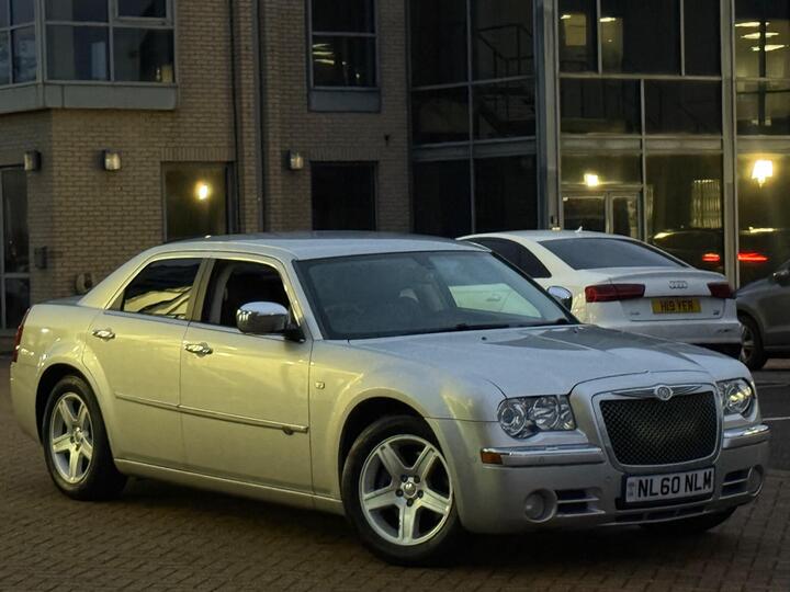 Chrysler 300C 3.0 CRD V6 LUX 4dr Chrysler 300C 3.0 CRD V6 LUX 4dr