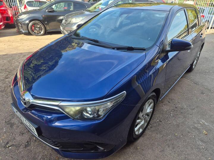 Toyota Auris 1.4 D-4D Business Edition Euro 6 (s/s) 5dr (Safety Sense)