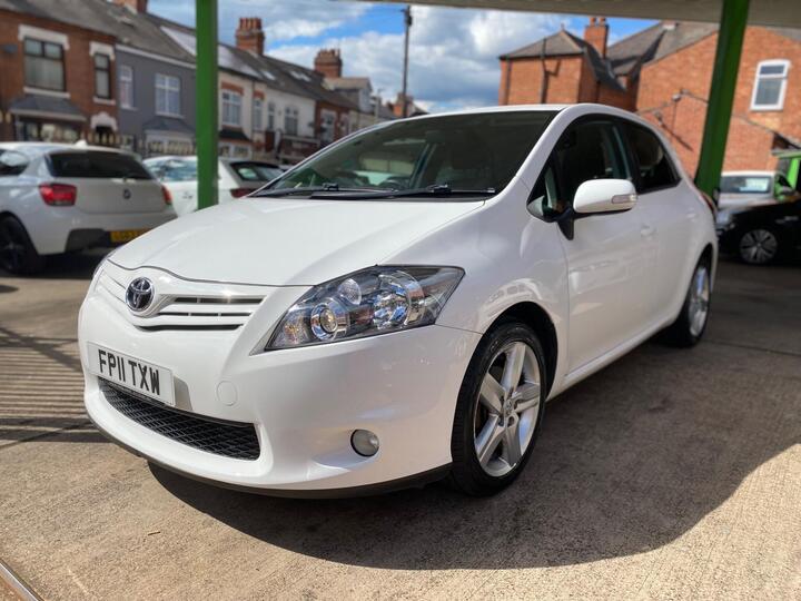 Toyota Auris 1.6 V-Matic SR Euro 5 5dr Toyota Auris 1.6 V-Matic SR Euro 5 5dr
